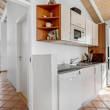 Tume - 250m From The Sea By Interhome *